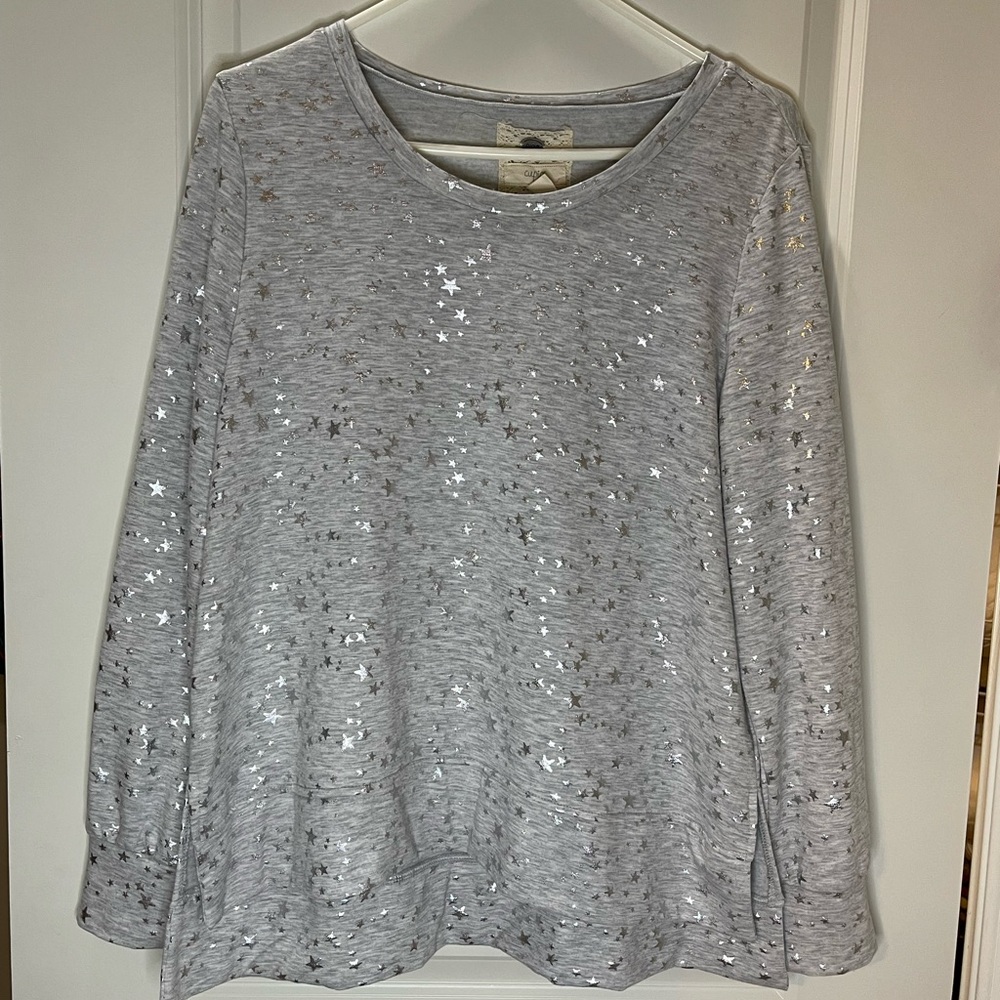 Cupio Silver Gray Top with Silver Stars Size Large